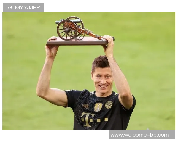 波兰国家队新名单公布莱万领衔泽林斯基皮亚特克入选